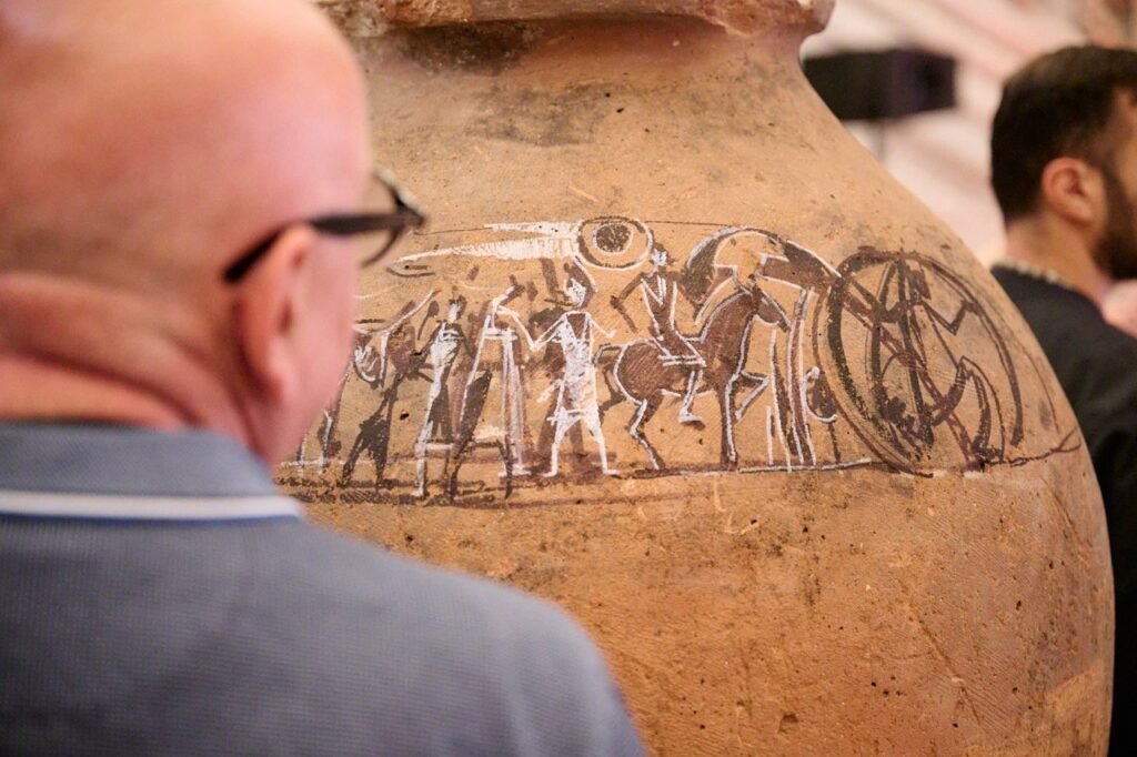 Sergo Tbileli Painting Qvevri at the Library of Congress on the Event Rooted in Culture