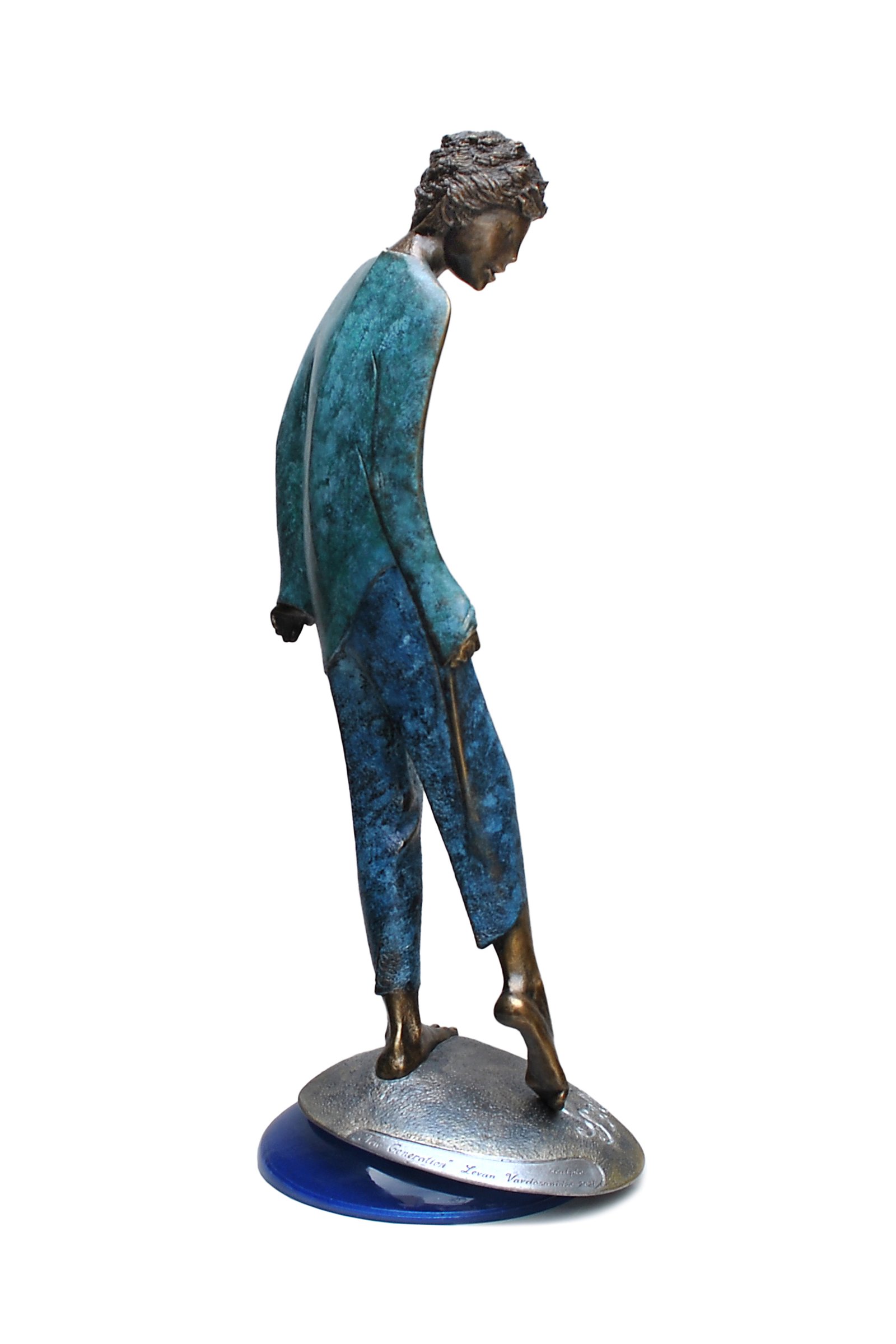 New Generation — Levan Vardosanidze — Bronze and plexiglass Duralumin — 2023 — Presented by Art Gallery Line — Alternate view 4